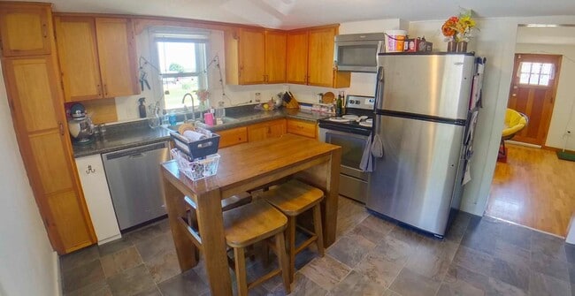 Building Photo - Stainless Steal Appliances + Pet Friendly + Fenced in Yard + Washer and Dryer Included! Available...