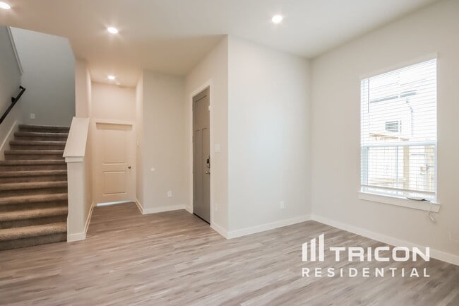 Photo - 9835 Willow Creek Commerce Dr
