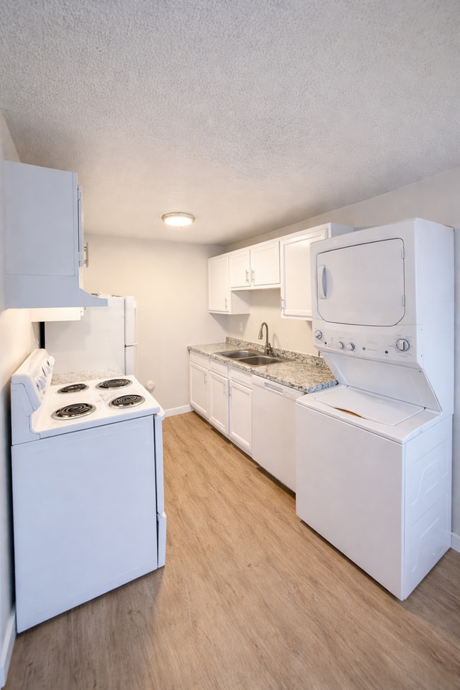 Photo - Meadowbrook Apartments