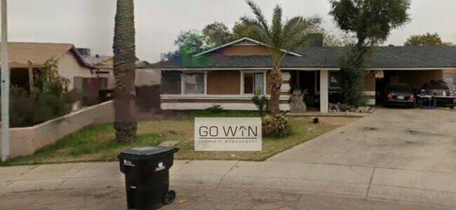 Building Photo - 4 Bed/ 2 Bath - House W/ Large Backyard