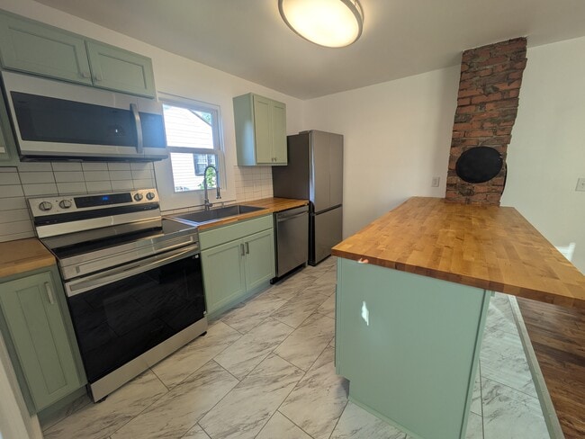 Building Photo - 1521 Waterhouse St