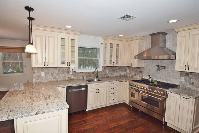 Photo - 396 Eastport Manor Rd