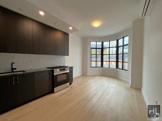 Building Photo - Luxurious 2 bedroom/2 Bathroom duplex apt ... Unit 105