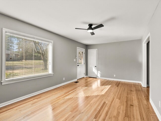 Photo - 1403 Lowell Dr SE