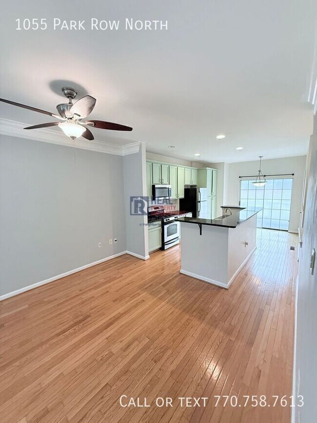 Photo - 1055 Park Row N