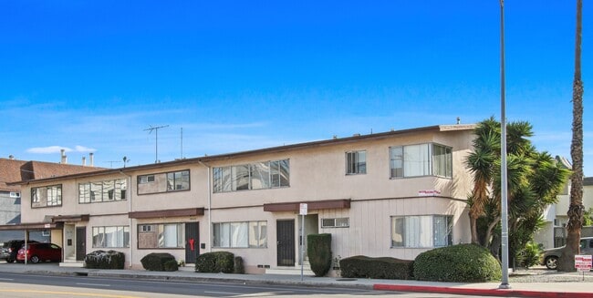 Building Photo - 10250-10270 Palms Blvd