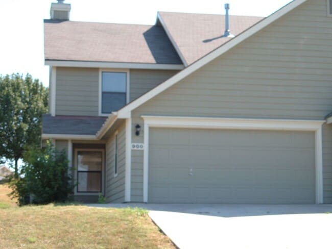 Building Photo - 900 Christie Ct