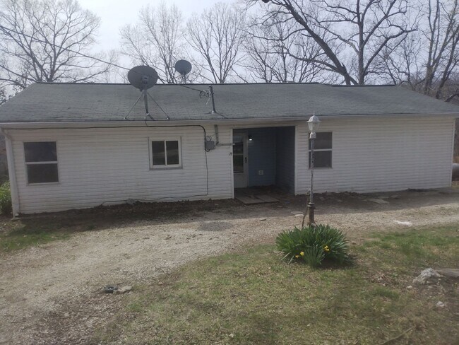 Building Photo - 842 White Rd Rental