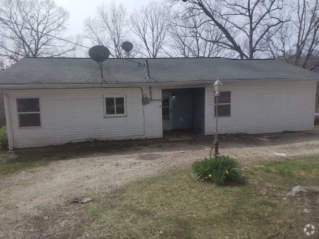 Building Photo - 842 White Rd Rental