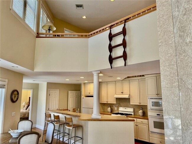 Photo - 611 Wolcott Ave