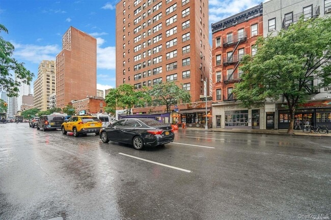 Building Photo - 363 3rd Ave Unit 1c