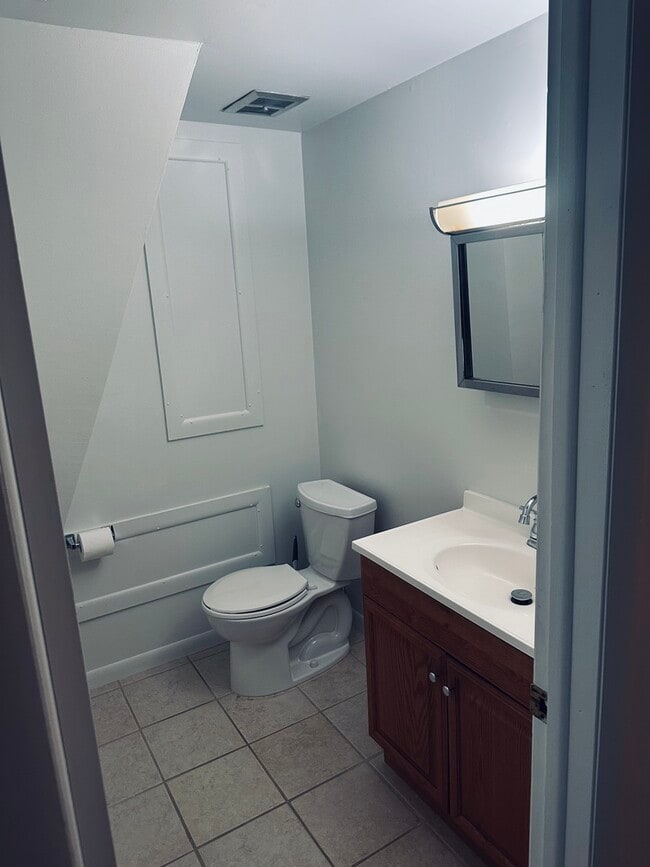 Photo - 330 W Sycamore St