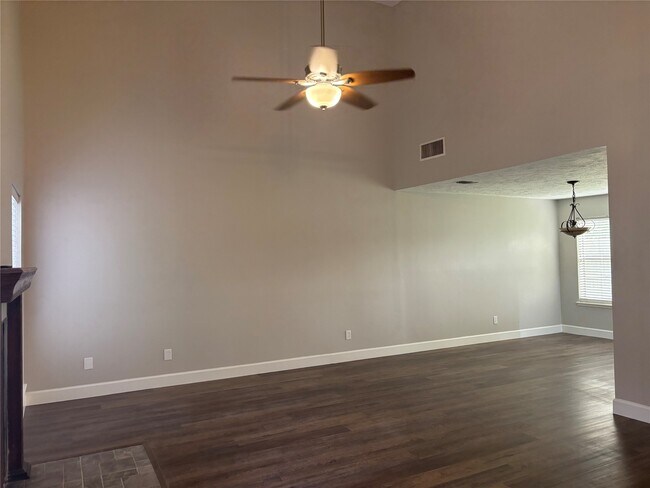 Photo - 2942 Jenny Dr