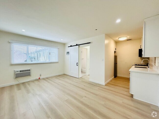 Building Photo - ven108 Unit 12 Rental