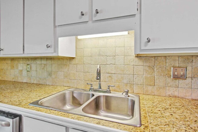 Photo - 978 Governors Rd