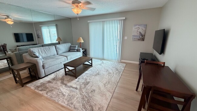 Photo - 3600 Thomas Dr Unit 3600 Thomas Dr D 201