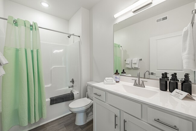Baño - 1619 N 28th St