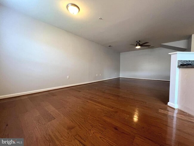Photo - 4971 Clarendon Terrace