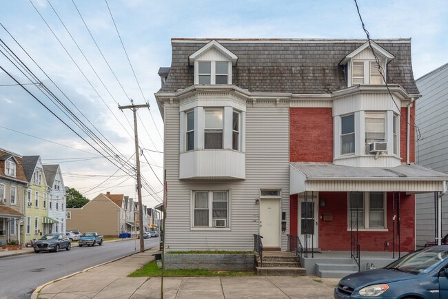 Building Photo - 1061 N Duke St Rental