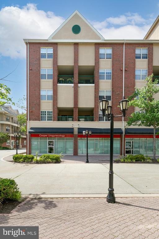 Building Photo - 6070 Main St