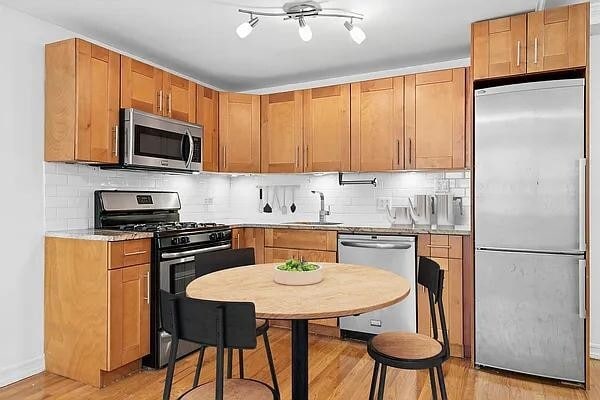 Photo - 305 W 18th St Unit 1C