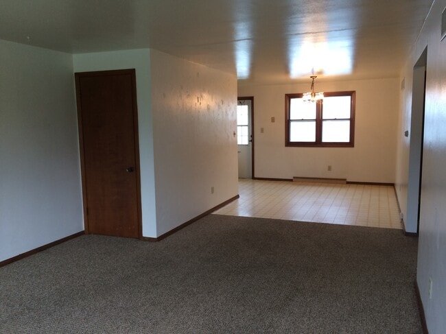 Photo - 1347 Hastings St