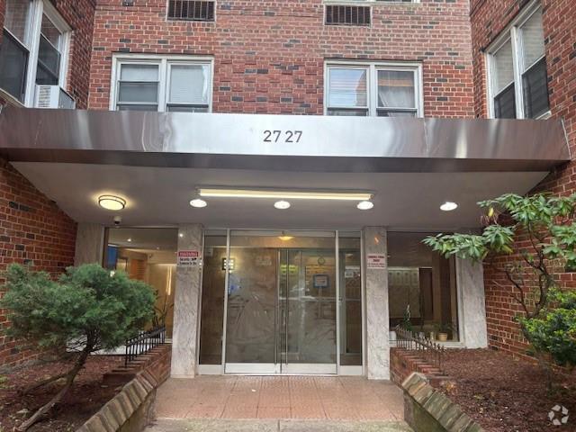 Building Photo - 2727 Ocean Pkwy Unit 114 Rental