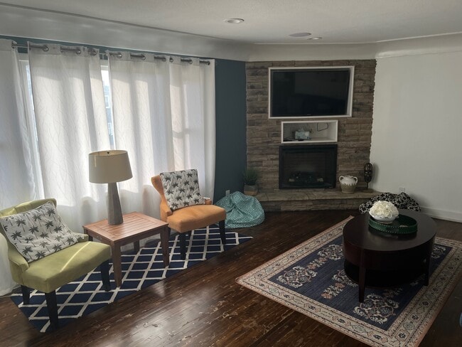 Photo - 115 16th St NE