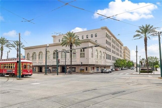 Building Photo - Beautiful 1 Bed Condo Downtown New Orleans