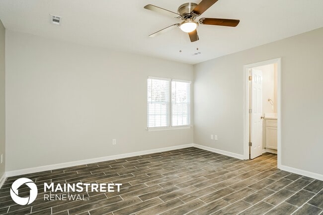 Photo - 1915 Collier Rd