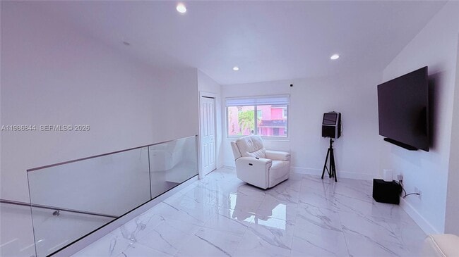 Building Photo - 8033 Lake Dr Unit 203