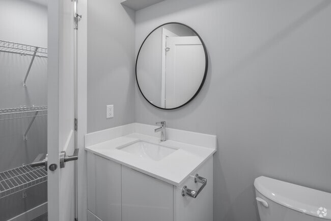 2BR, 2BA - 751SF