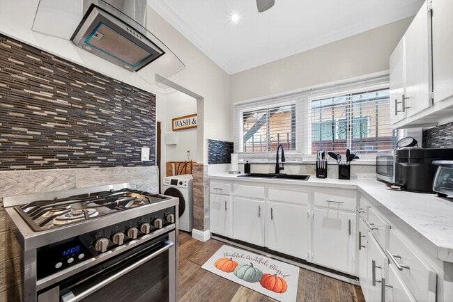 Photo - 5917 Lexington Ave