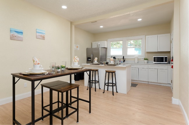 Photo - 105 W 36th St