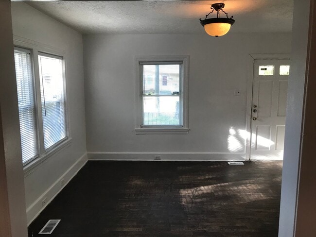 Photo - 1102 E Elm St