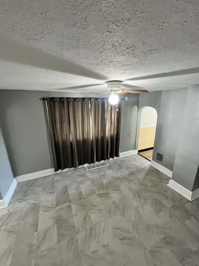 Photo - 239 Poplar St