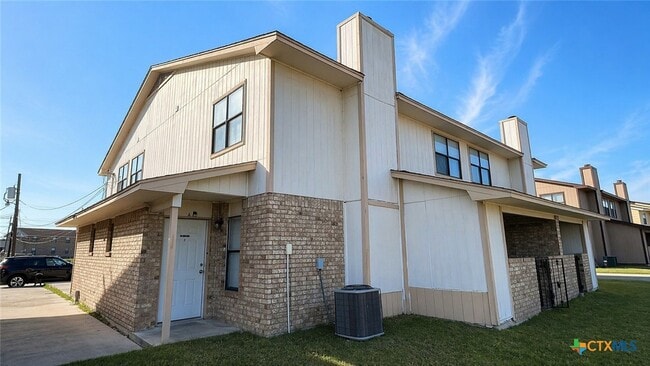 Photo - 1813 Cedarhill Dr