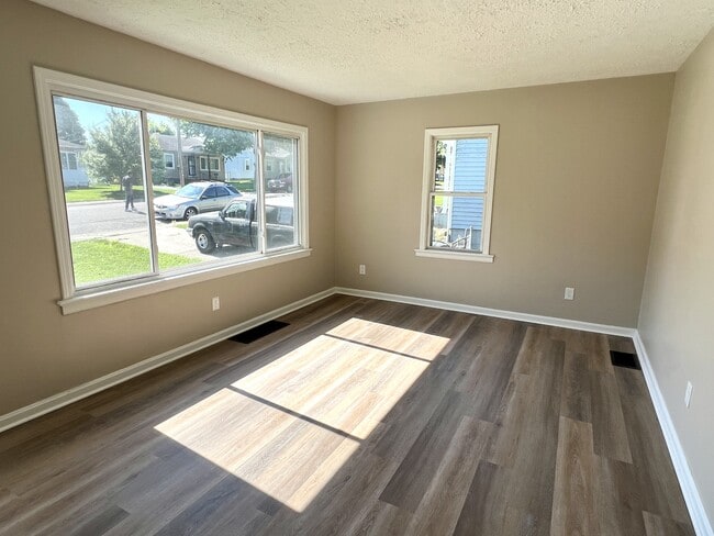 Photo - 365 Sunset Dr