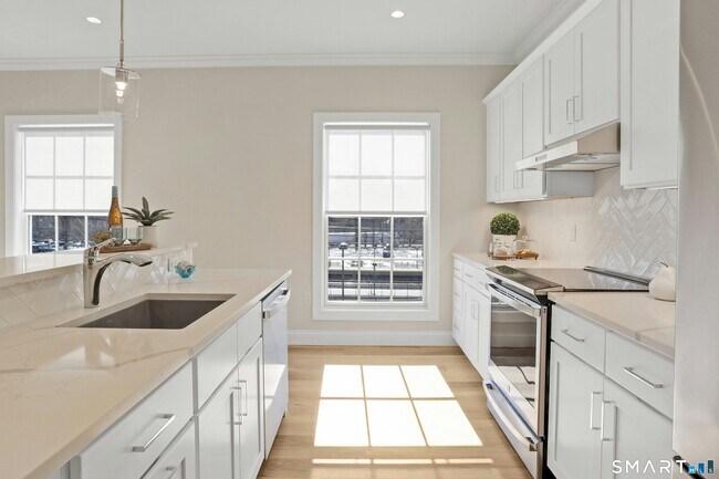 Photo - 440 Heights Rd Unit 305
