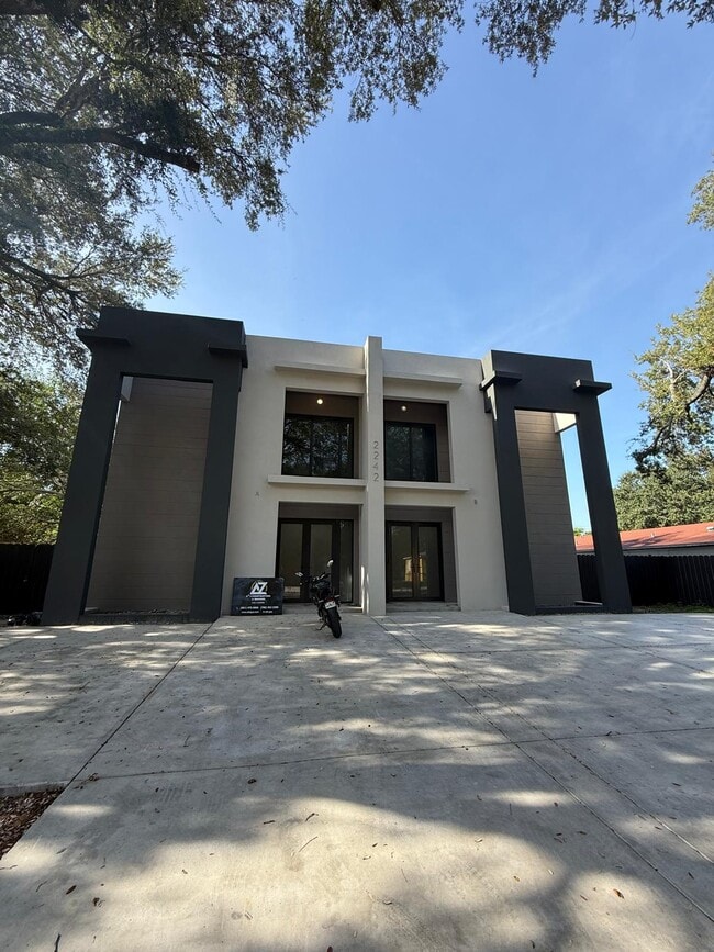 A2Z Construction & Remodel LLC / 2242 NW 9... - A2Z Construction & Remodel LLC / 2242 NW 9... Casa Adosada