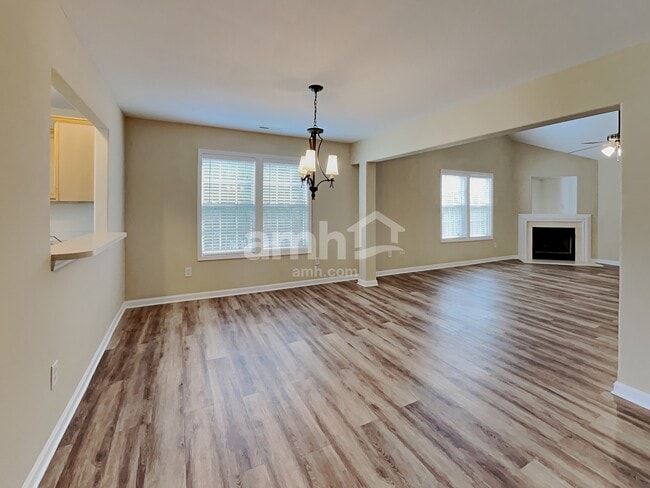Photo - 114 Elgin Ln