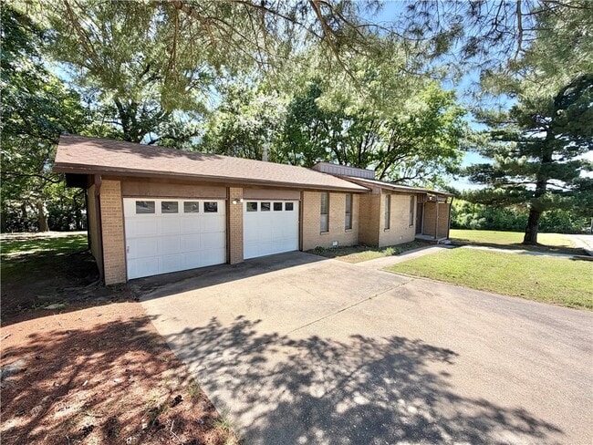 Photo - 1275 N Gregg Ave
