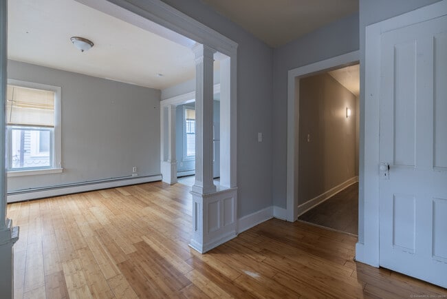 Building Photo - 391 Myrtle Ave Unit 2nd floor Rental