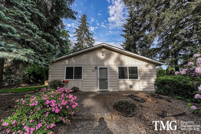 Building Photo - Charming Pet Friendly 2BR Condo with a Garage!