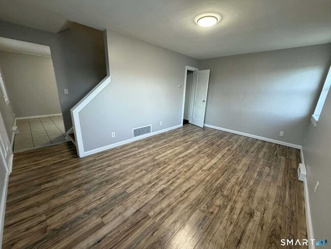 Photo - 27 New Hampshire Dr