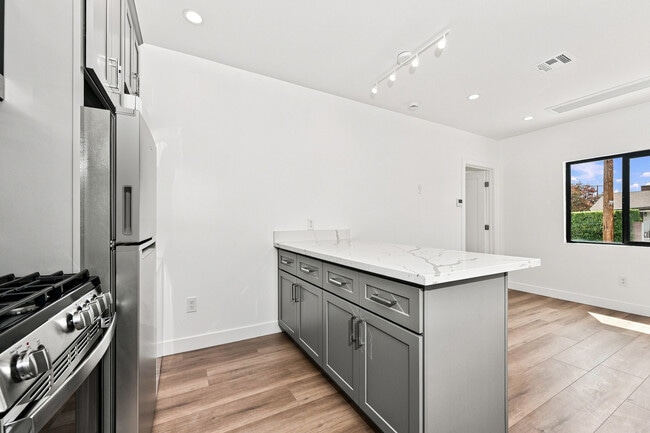 Photo - 18743 Covello St