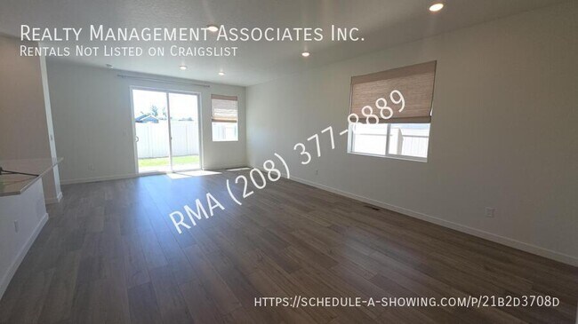 Photo - 566 W Lyra St