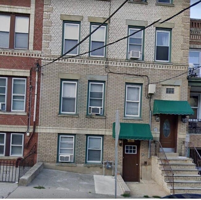 Building Photo - 40 64th St Unit 3 Rental