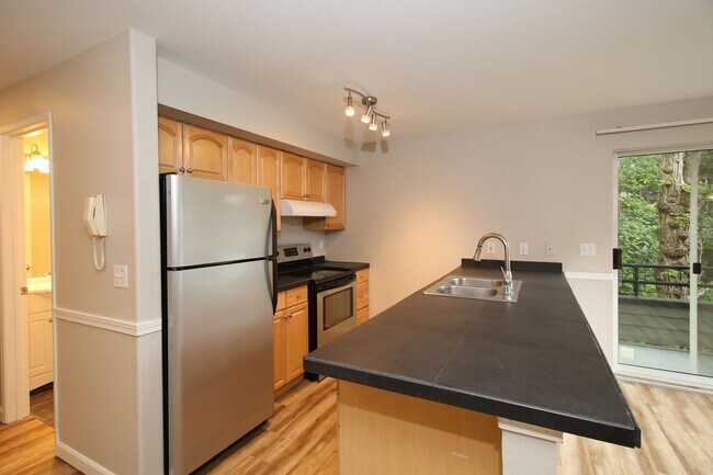 Photo - The Crest On Belmont