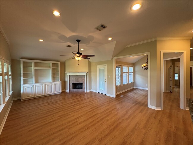 Building Photo - 3618 Country Club Blvd Rental